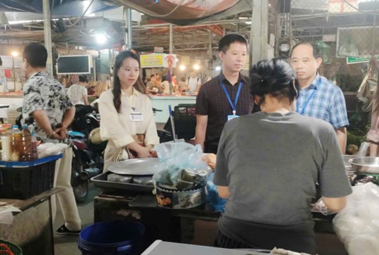 Ban Văn hóa - Xã hội HĐND phường Bồ Đề tiếp tục thực hiện chương trình giám sát công tác an toàn thực phẩm tại các chợ dân sinh trên địa bàn phường
- Ảnh 2.