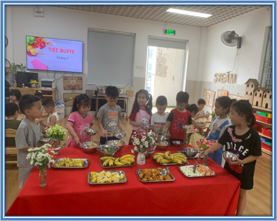 GIỜ ĂN TRƯA CỦA TRẺ - NIỀM VUI VÀ TÌNH YÊU TRONG MỖI BỮA ĂN CỦA TRẺ TẠI TRƯỜNG MẦM NON HOA MAI- Ảnh 3.