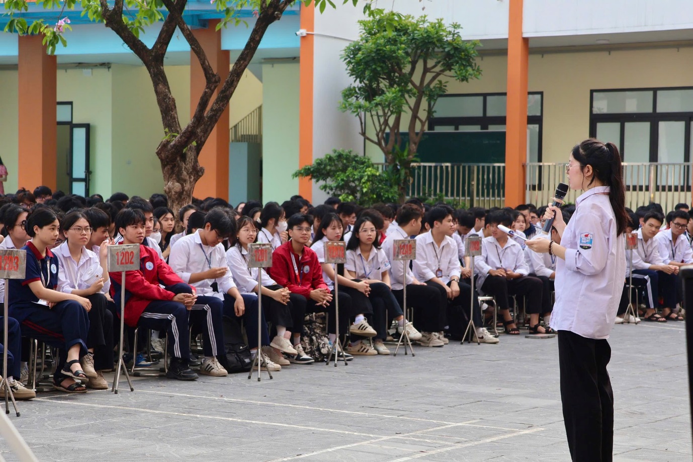 “Chọn đúng nghề Vững bước tương lai”: Tiếp sức định hướng nghề nghiệp cho học sinh Hoài Đức- Ảnh 4.