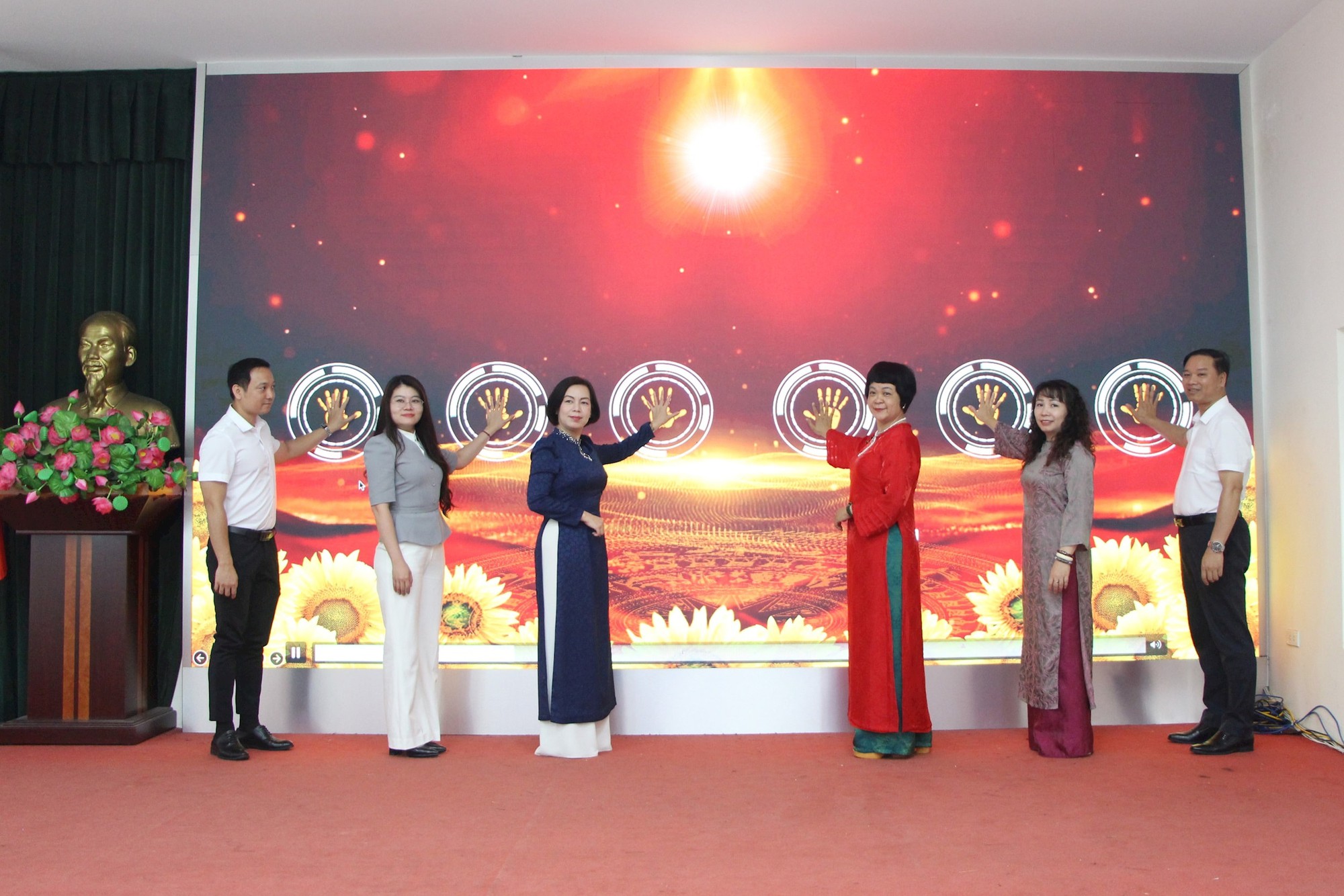“Số hóa” tuyên truyền với Bản tin điện tử Mặt trận phường Giảng Võ- Ảnh 2.