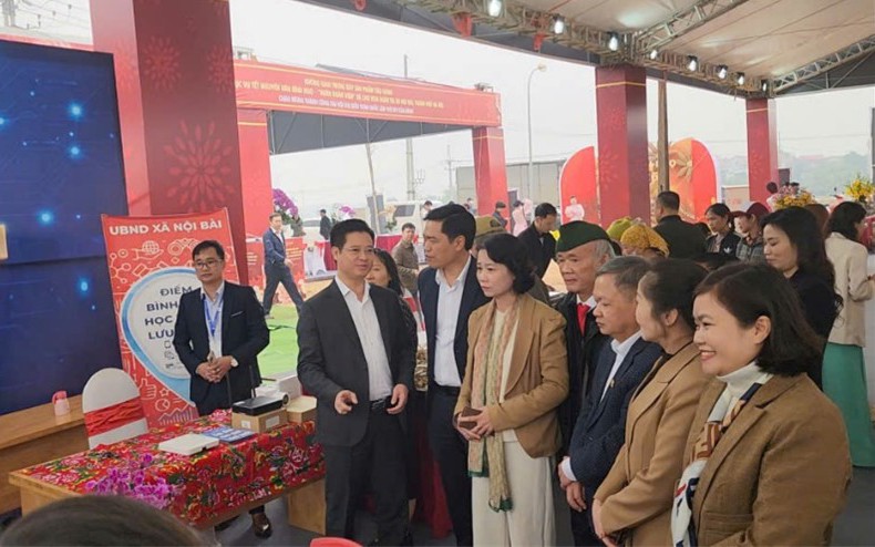 “Không gian số Nội Bài” – Điểm nhấn chuyển đổi số tại Không gian trưng bày Hội chợ hoa Xuân Đoàn viên xã Nội Bài
