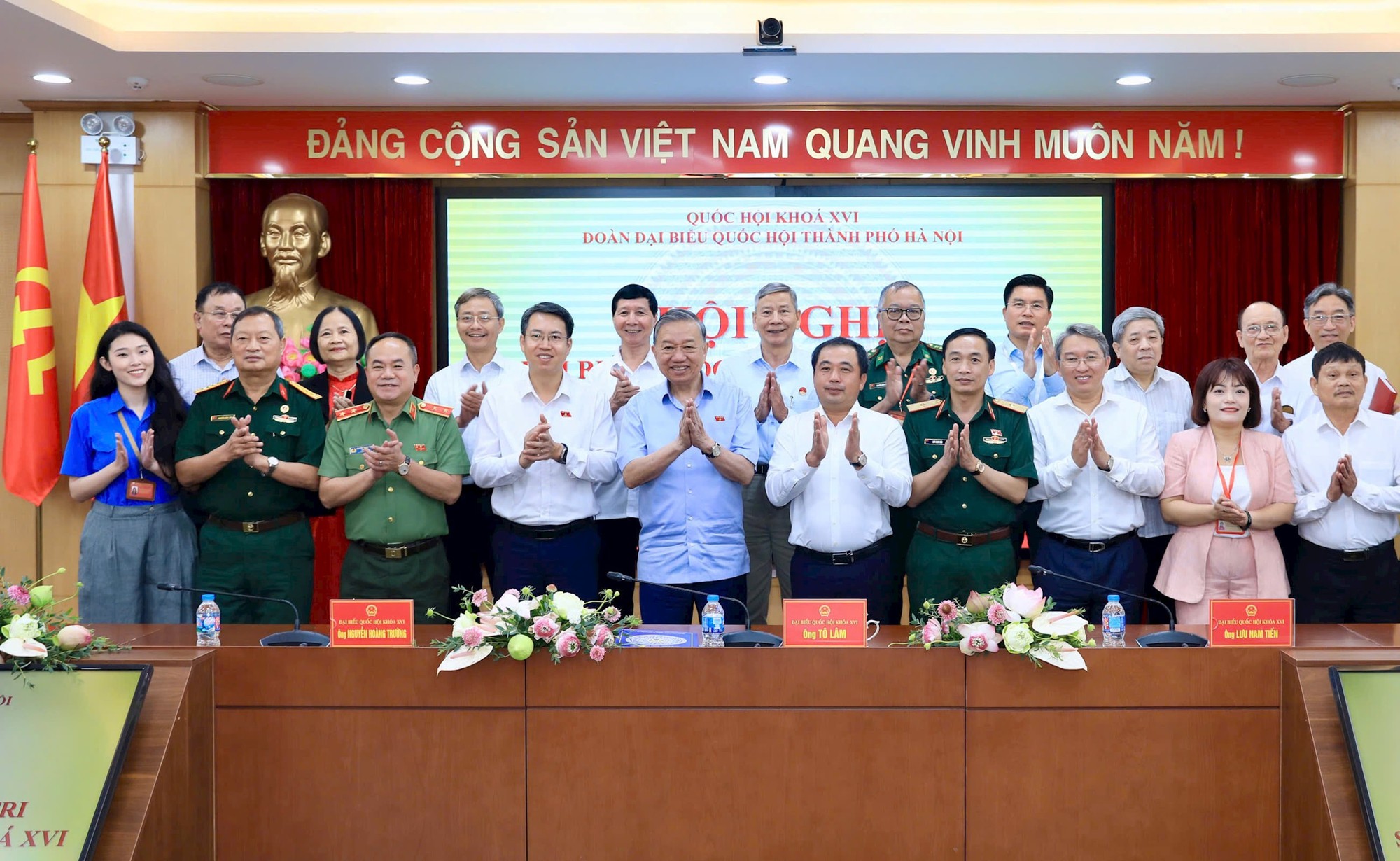 Ánh sáng Hồ Chí Minh soi đường cho chúng ta đi- Ảnh 6.