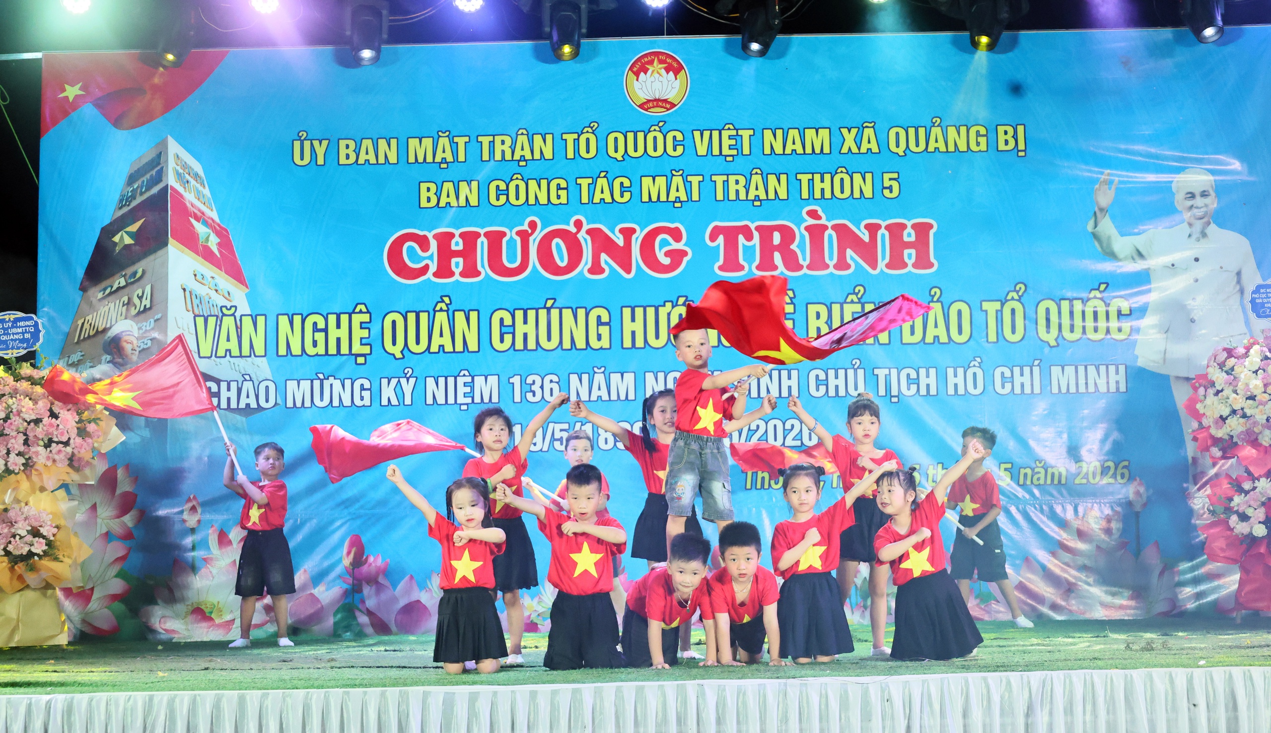 Rộn ràng Chương trình văn nghệ quần chúng hướng về biển đảo Tổ quốc, thiết thực chào mừng kỷ niệm 136 năm Ngày sinh Chủ tịch Hồ Chí Minh (19/5/1890 - 19/5/2026)- Ảnh 9.
