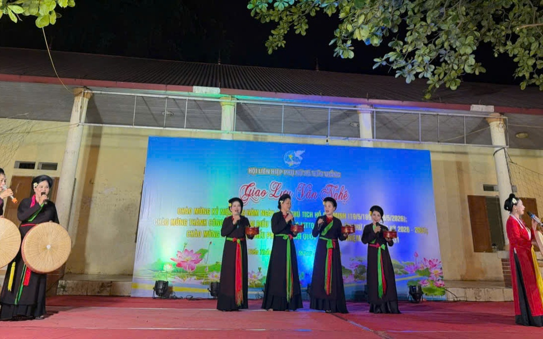 RỰC RỠ ĐÊM GIAO LƯU VĂN NGHỆ TẠI SÂN ĐÌNH THÔN THANH VÂN 