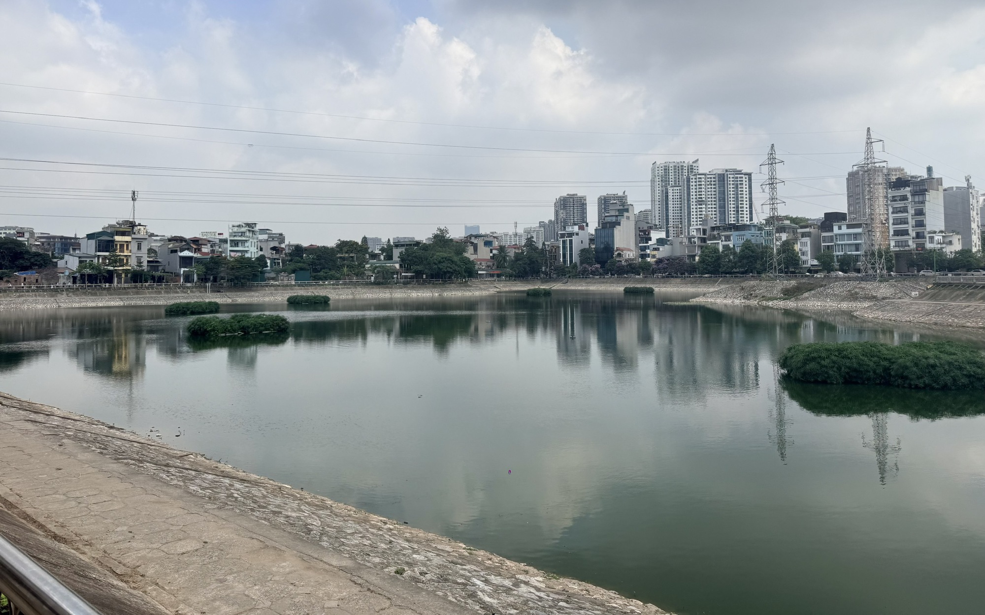 Phường Khương Đình triển khai giải tỏa vi phạm trật tự đô thị và vệ sinh môi trường khu vực hồ Hạ Đình