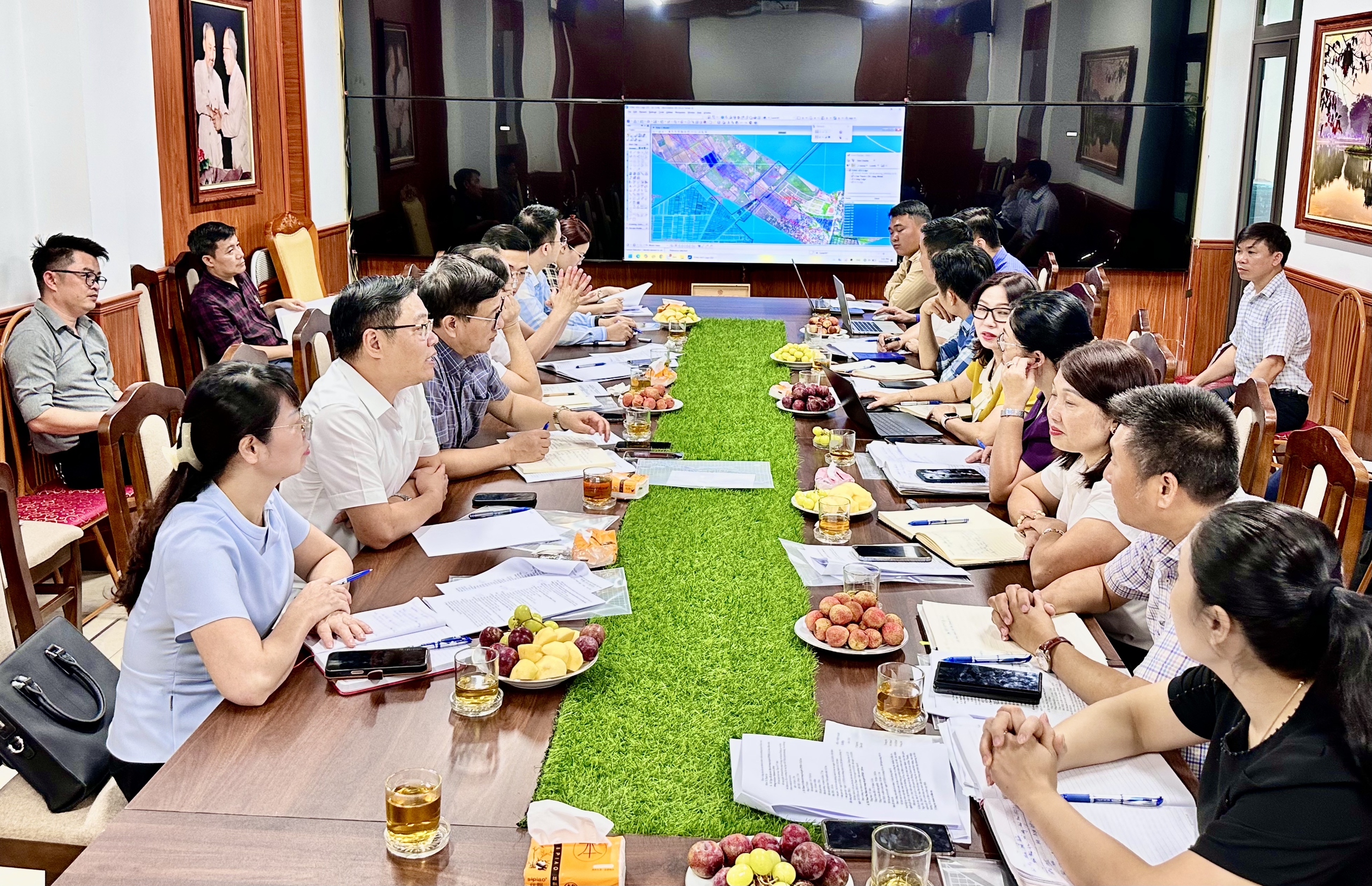 Xã Nam Phù dự giao ban tiến độ dự án đường Vành đai 3.5 đoạn từ Phúc La - Văn Phú đến cao tốc Pháp Vân - Cầu Giẽ.- Ảnh 1. Xã Nam Phù dự giao ban tiến độ dự án đường Vành đai 3.5 đoạn từ Phúc La - Văn Phú đến cao tốc Pháp Vân - Cầu Giẽ.- Ảnh 1.