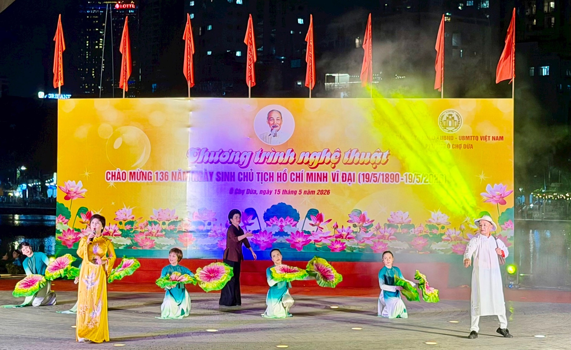 Phường Ô Chợ Dừa tổ chức chương trình nghệ thuật mừng sinh nhật Bác- Ảnh 2.