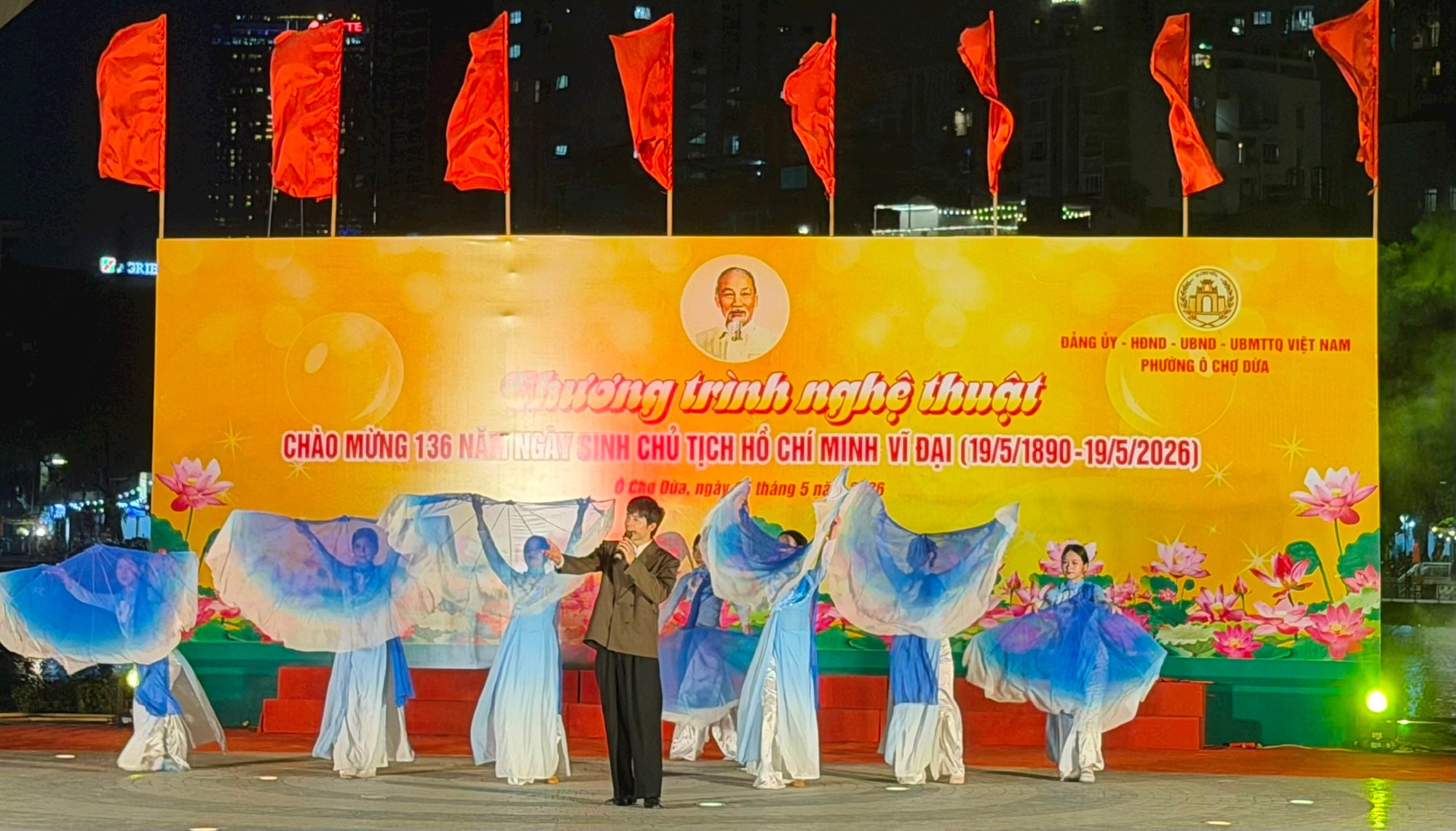 Phường Ô Chợ Dừa tổ chức chương trình nghệ thuật mừng sinh nhật Bác- Ảnh 3.