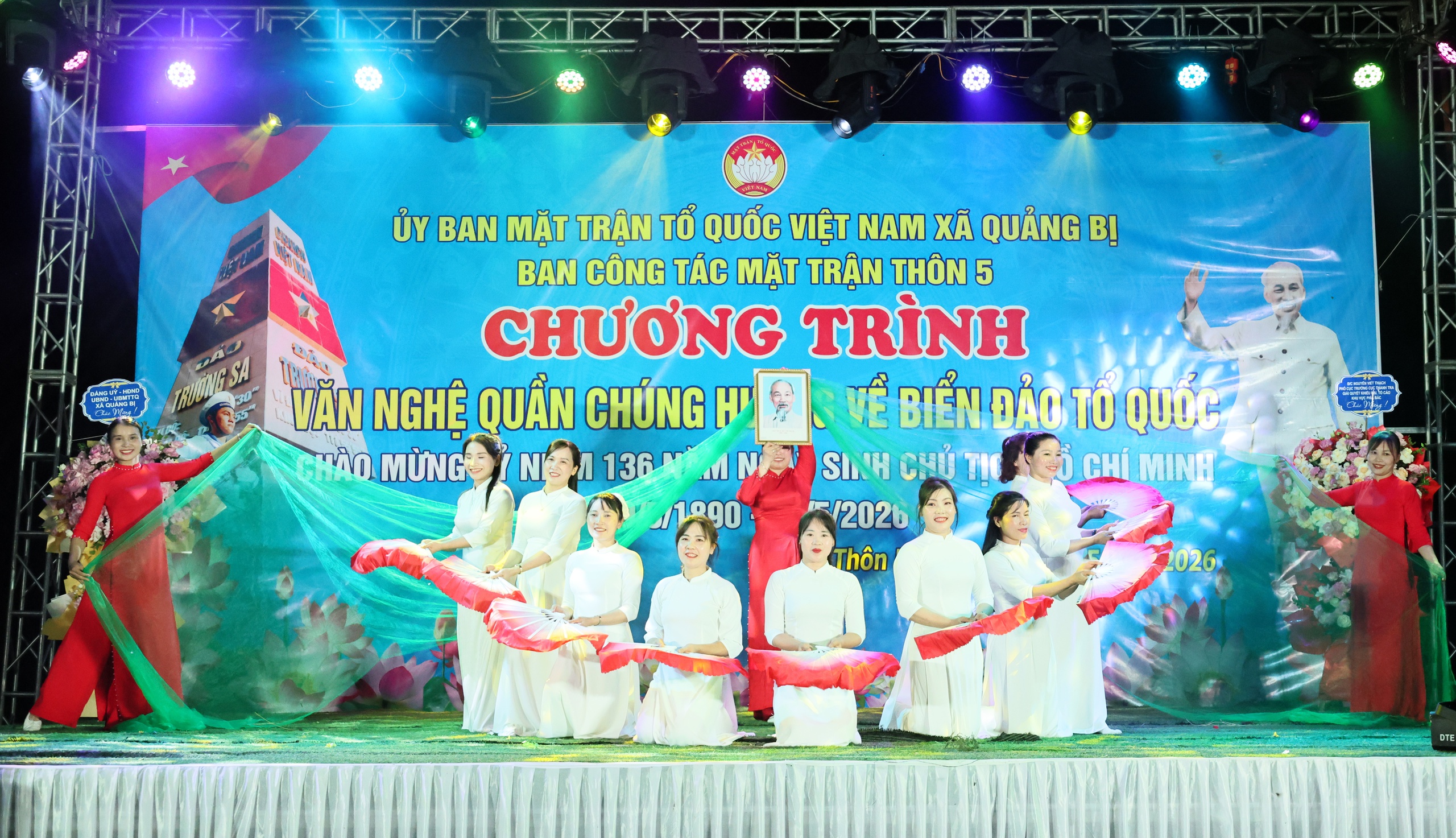 Rộn ràng Chương trình văn nghệ quần chúng hướng về biển đảo Tổ quốc, thiết thực chào mừng kỷ niệm 136 năm Ngày sinh Chủ tịch Hồ Chí Minh (19/5/1890 - 19/5/2026)- Ảnh 8.
