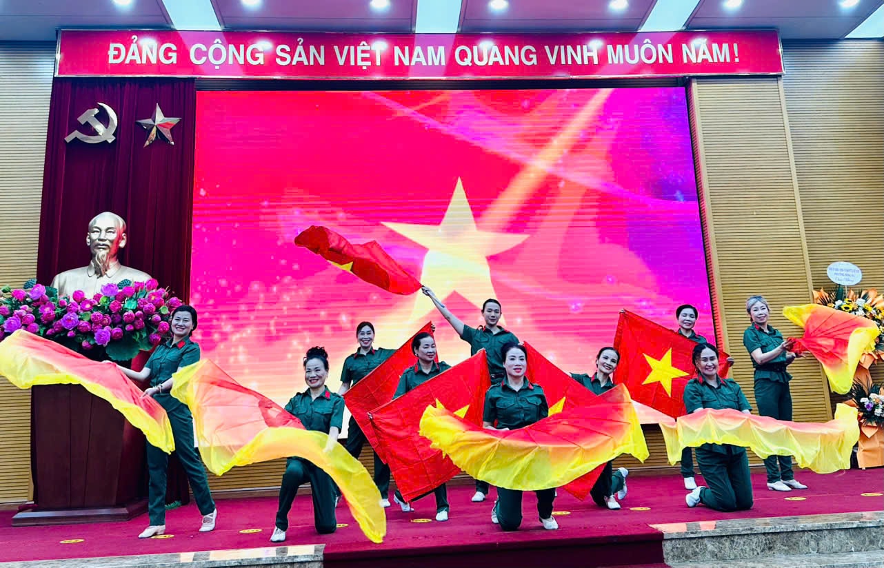Phụ nữ Thủ đô gửi lời ca dâng Bác- Ảnh 2.