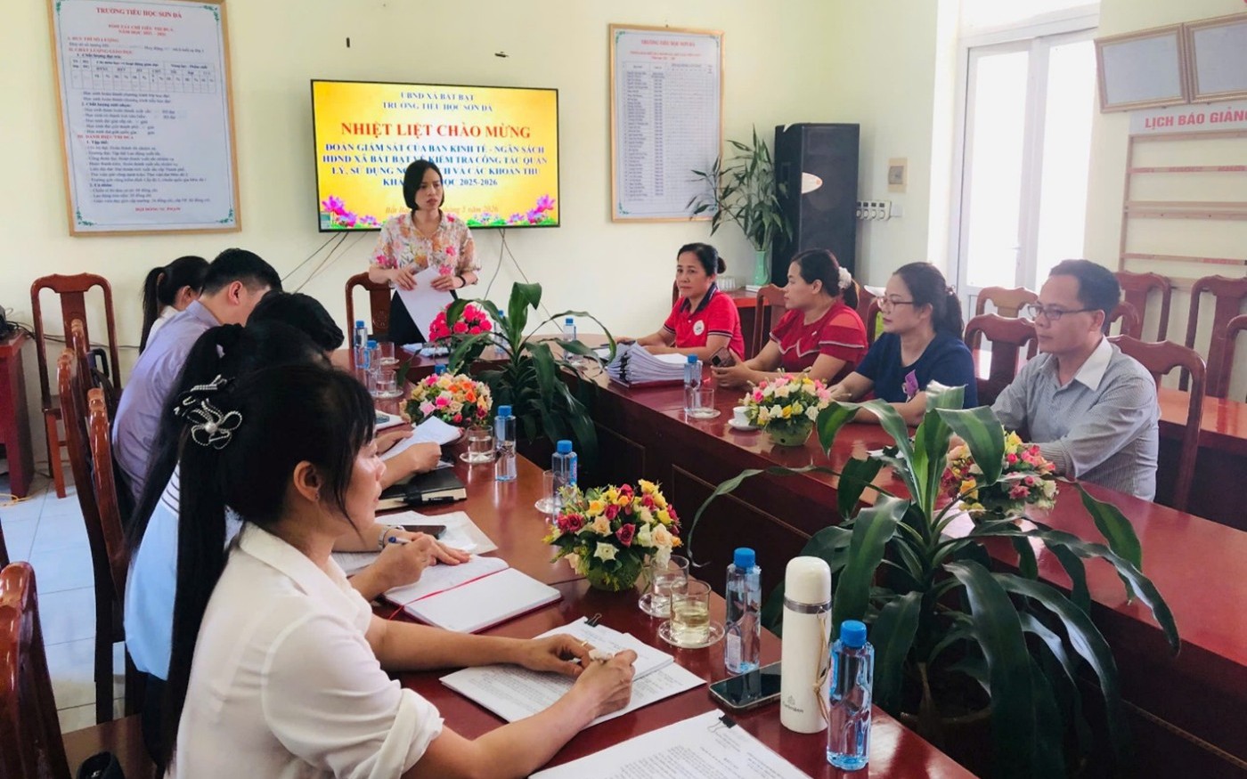 Ban Kinh tế - Ngân sách HĐND xã Bất Bạt giám sát công tác quản lý, sử dụng ngân sách và các khoản thu khác tại các trường tiểu học trên địa bàn xã