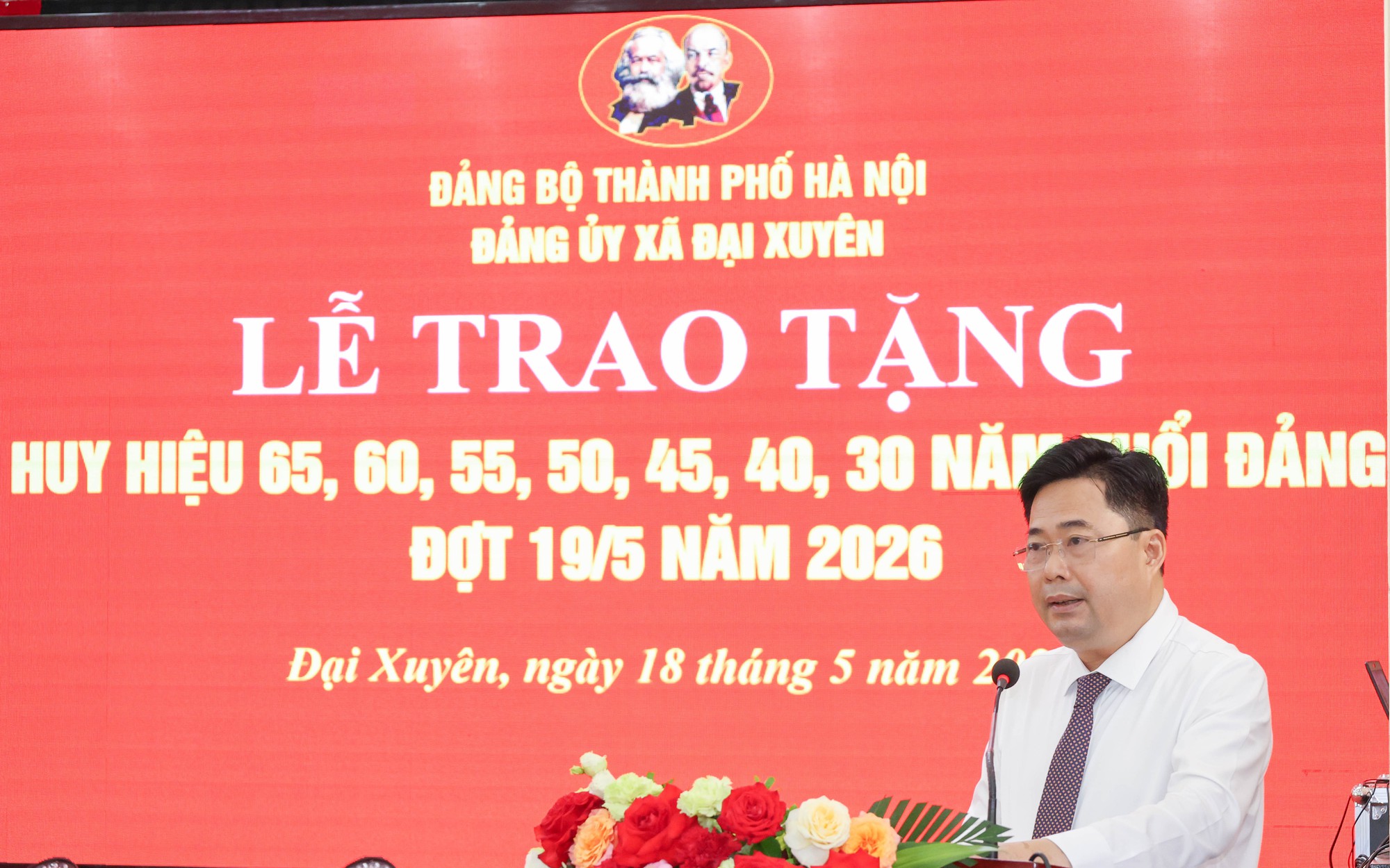 Lễ trao tặng Huy hiệu Đảng cho 45 đảng viên đợt 19/5/2026 thuộc Đảng bộ xã Đại Xuyên