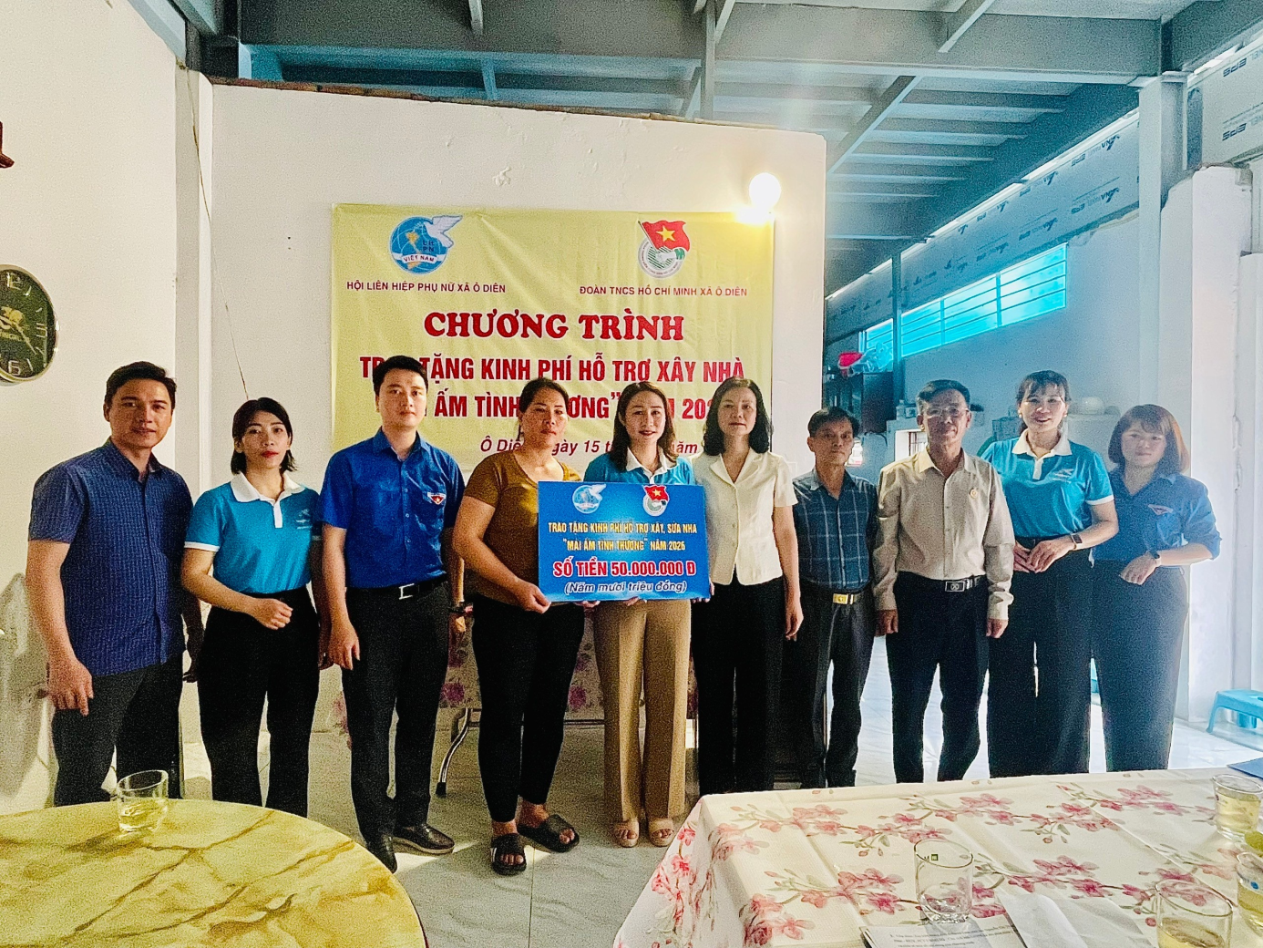Hội LHPN, Đoàn thanh niên xã Ô Diên trao tặng kinh phí hỗ trợ xây dựng “Mái ấm tình thương” năm 2026- Ảnh 1.