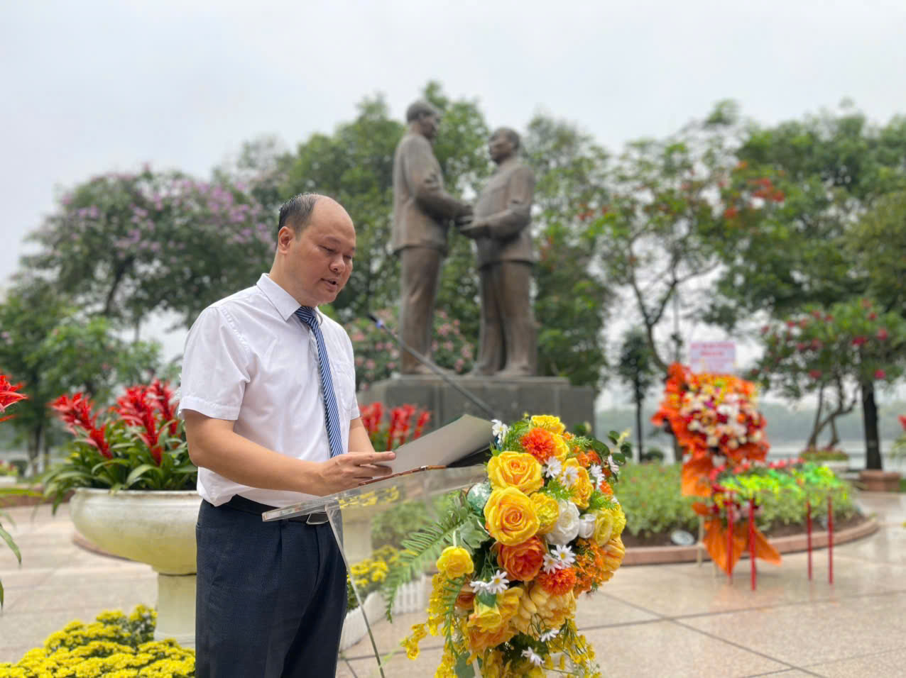 Phường Hai Bà Trưng tổ chức Lễ dâng hoa tại Tượng đài Bác Hồ - Bác Tôn nhân dịp kỷ niệm 136 năm Ngày sinh Chủ tịch Hồ Chí Minh (19/5/1890 – 19/5/2026)- Ảnh 5.