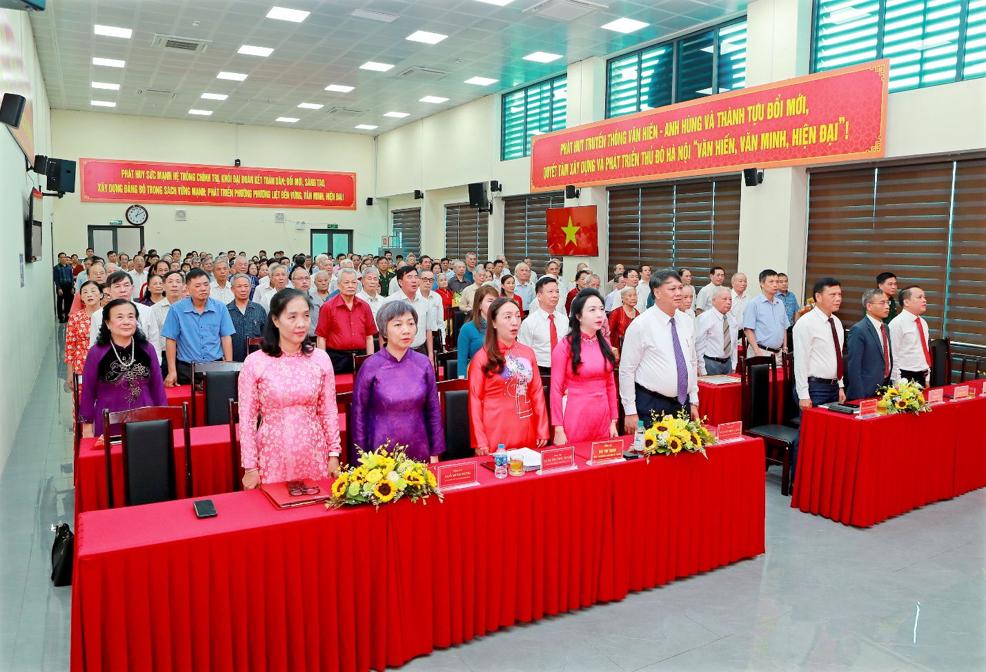 Phường Phương Liệt trang trọng tổ chức Lễ trao tặng Huy hiệu Đảng đợt 19/5/2026- Ảnh 1.