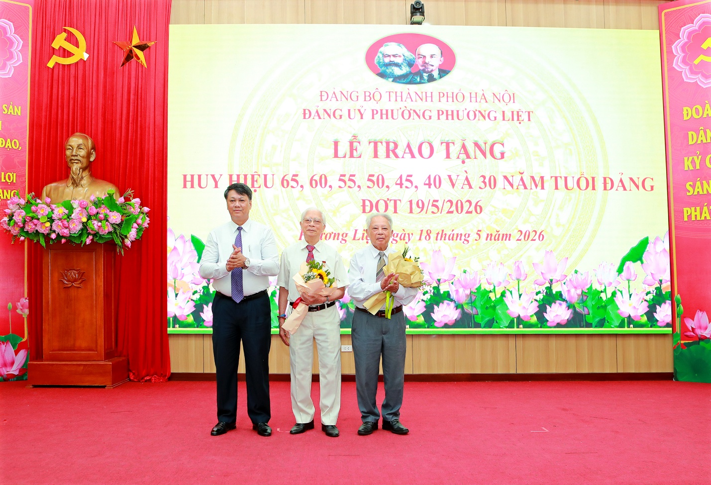 Phường Phương Liệt trang trọng tổ chức Lễ trao tặng Huy hiệu Đảng đợt 19/5/2026- Ảnh 2.