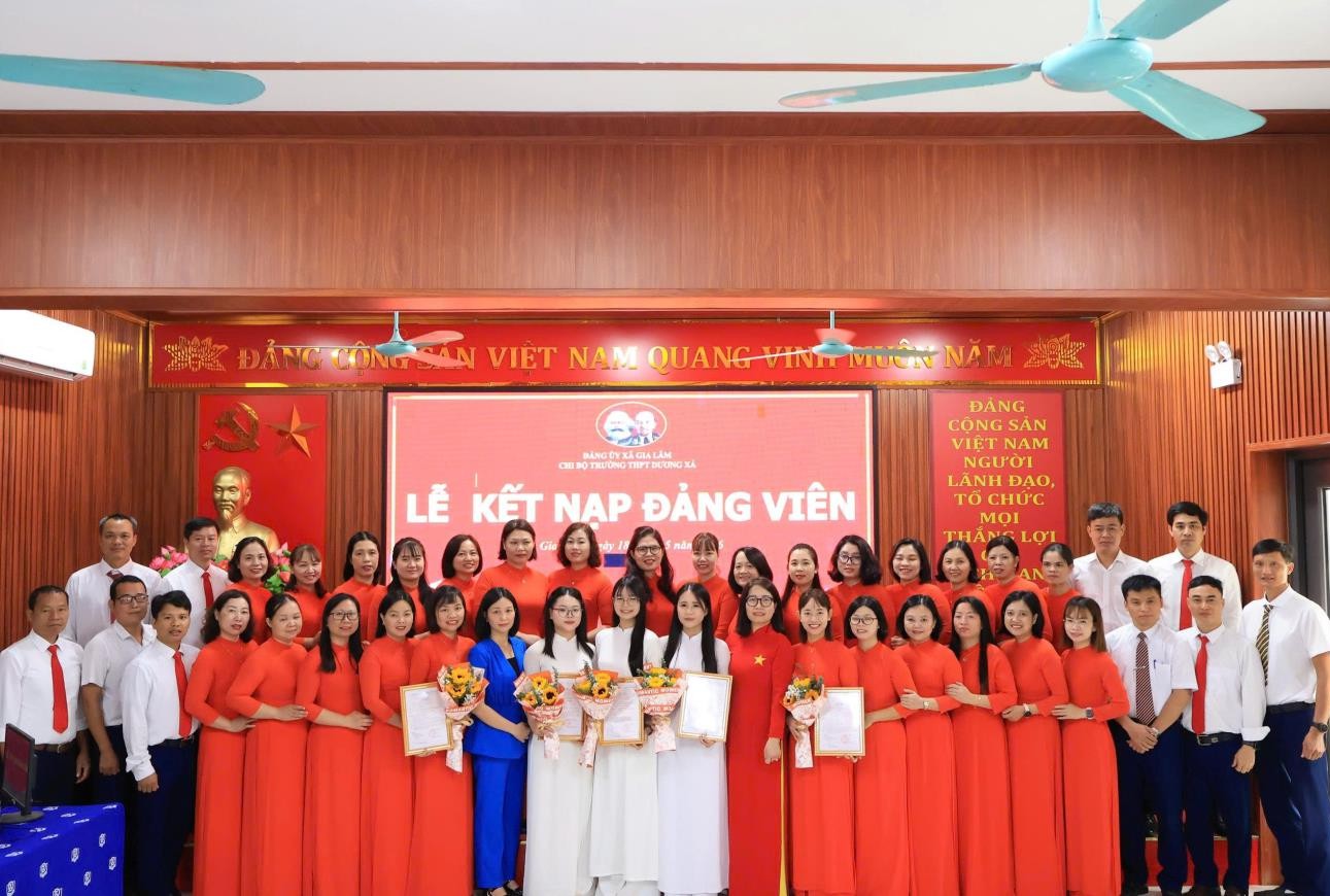 TRƯỜNG THPT DƯƠNG XÁ KẾT NẠP 5 ĐẢNG VIÊN MỚI- Ảnh 3.
