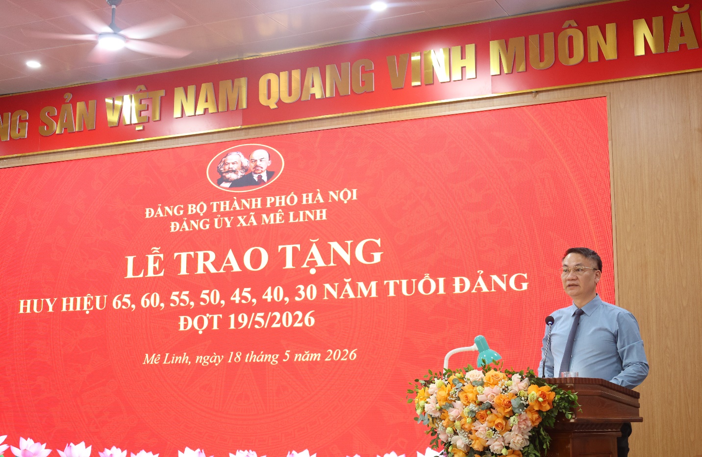 Xã Mê Linh tổ chức Lễ trao tặng Huy hiệu Đảng đợt 19-5- Ảnh 6.