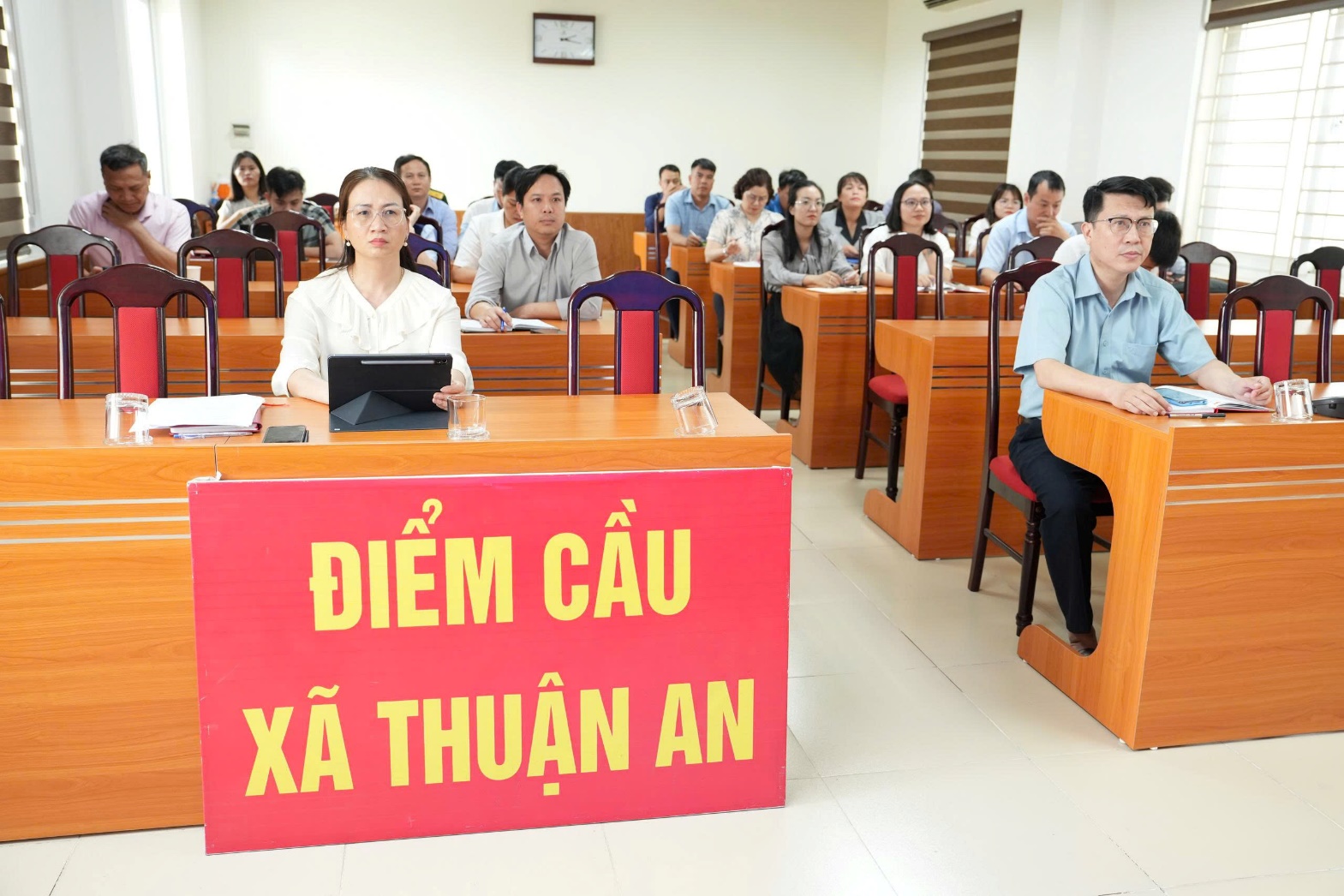 A group of people sitting at desks in a classroom  AI-generated content may be incorrect.