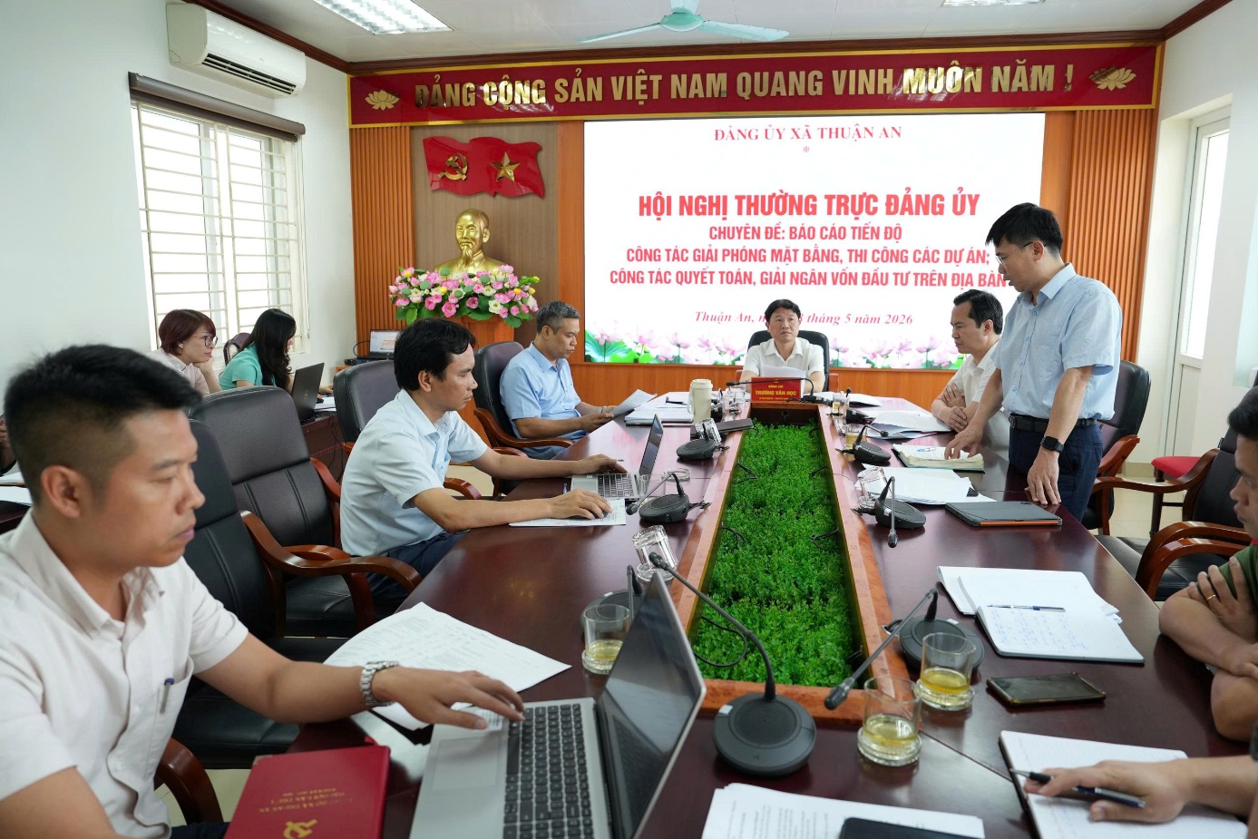 Hội nghị chuyên đề của Thường trực Đảng ủy xã Thuận An về công tác GPMB, thi công các dự án; công tác quyết toán, giải ngân vốn đầu tư trên địa bàn- Ảnh 2.