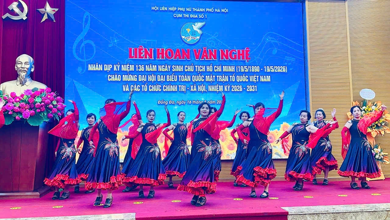 Phụ nữ Thủ đô gửi lời ca dâng Bác- Ảnh 8.