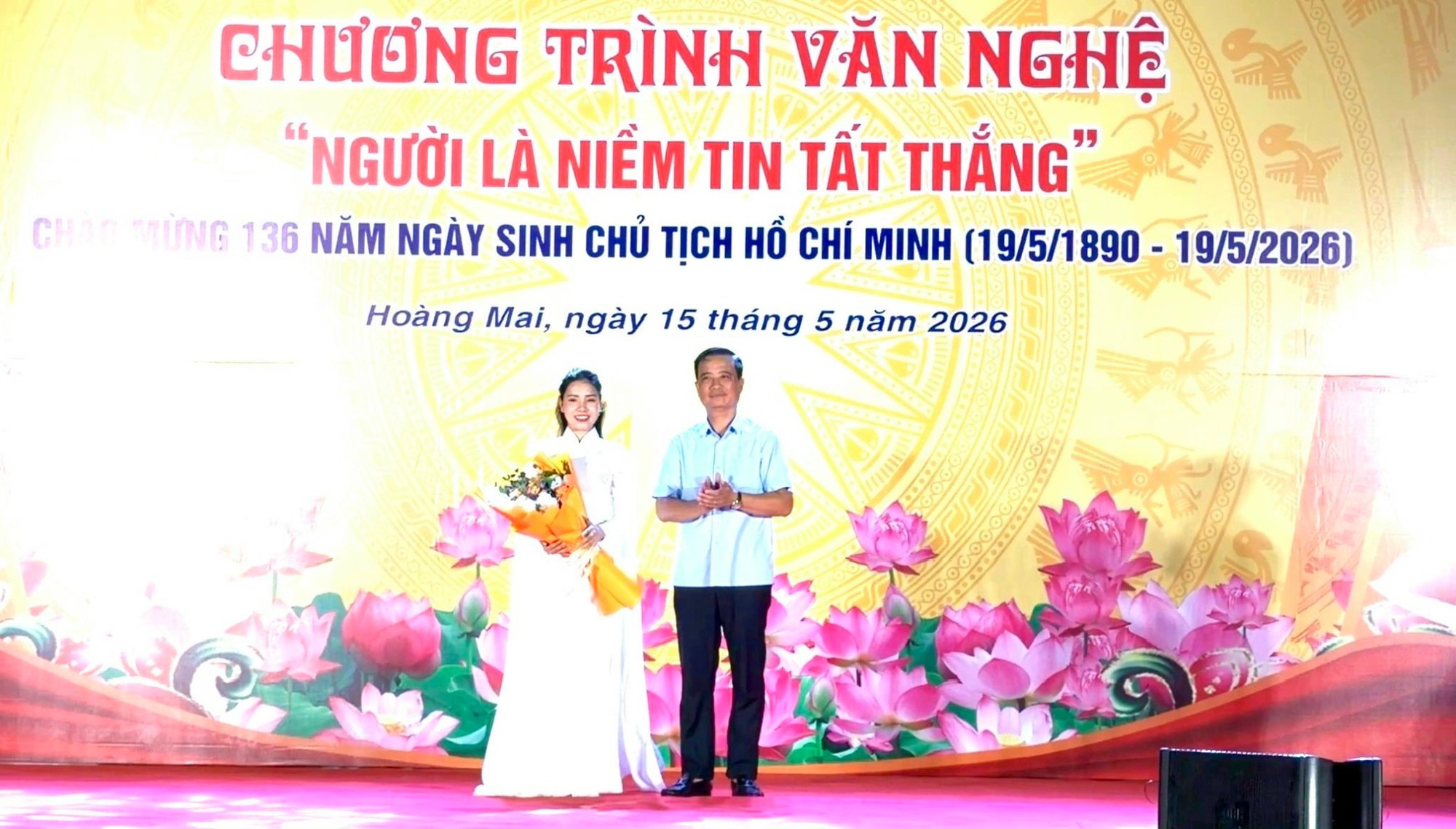 Đặc sắc chương trình văn nghệ “Người là niềm tin tất thắng” tại phường Hoàng Mai- Ảnh 1.