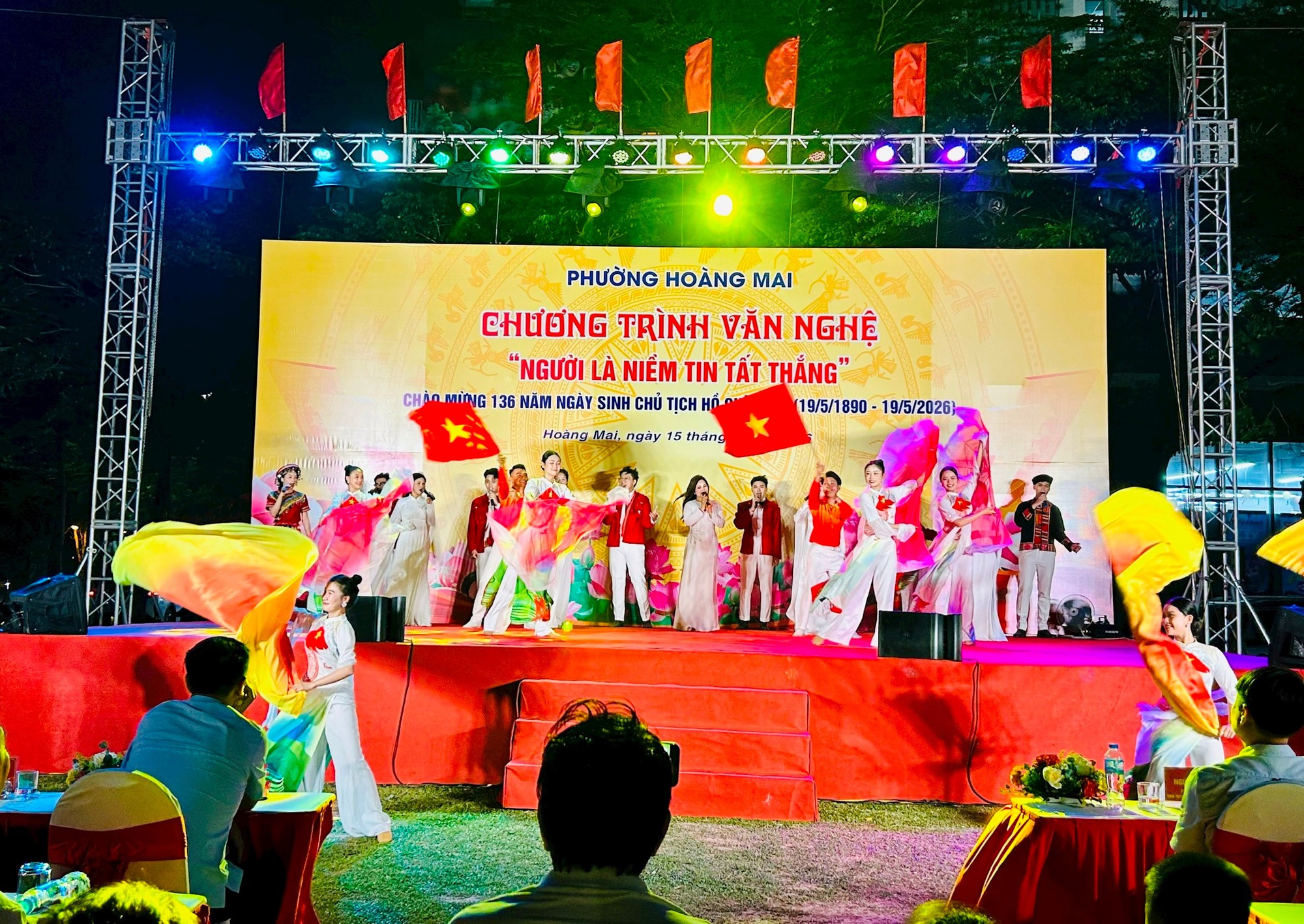Đặc sắc chương trình văn nghệ “Người là niềm tin tất thắng” tại phường Hoàng Mai- Ảnh 3.