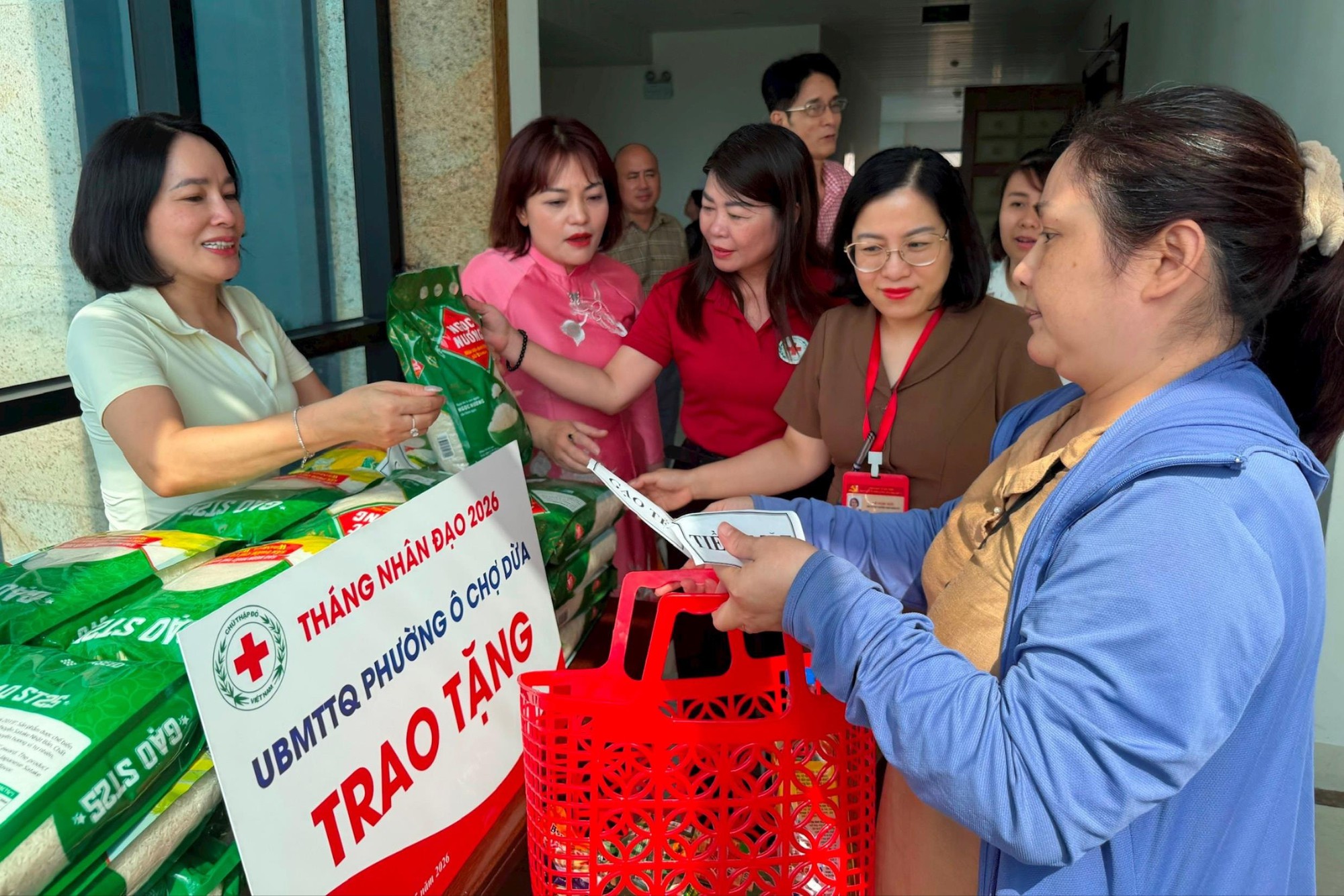 Lan tỏa nghĩa tình trong Tháng Nhân đạo năm 2026 tại phường Ô Chợ Dừa- Ảnh 2.