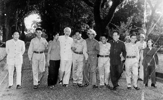 Kỷ niệm 136 năm ngày sinh Chủ tịch Hồ Chí Minh (19/5/1890 - 19/5/2026) và 115 năm Ngày Bác Hồ ra đi tìm đường cứu nước (05/6/1911 - 05/6/2026): Nhớ về Bác - Lãnh tụ vĩ đại của dân tộc Việt Nam!- Ảnh 3.
