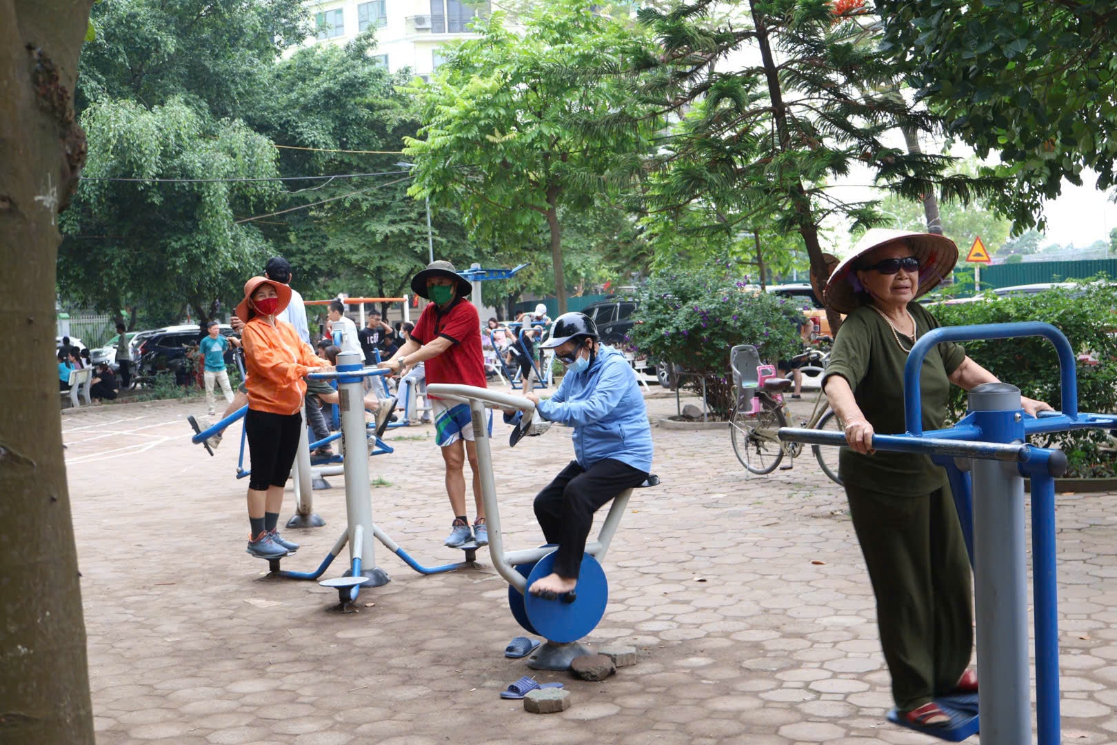 Phường Phú Diễn gắn biển công trình “Tuyến đường hoa do phụ nữ tự quản”- Ảnh 4.