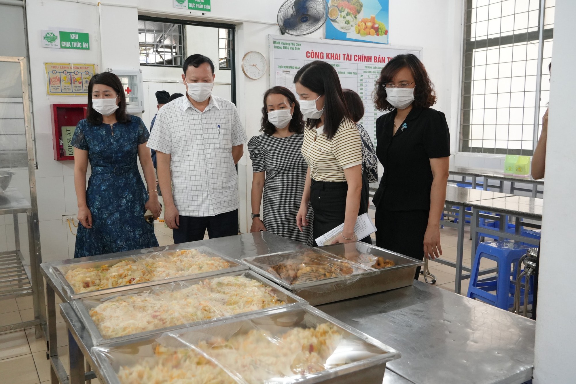 Giám sát công tác an toàn thực phẩm tại các trường học ở phường Phú Diễn- Ảnh 1.
