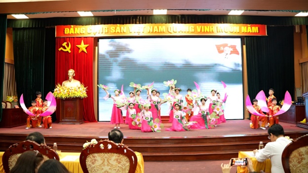 Hoài Đức trang trọng lễ tuyên dương, khen thưởng học sinh tiêu biểu năm học 2025 - 2026- Ảnh 3.