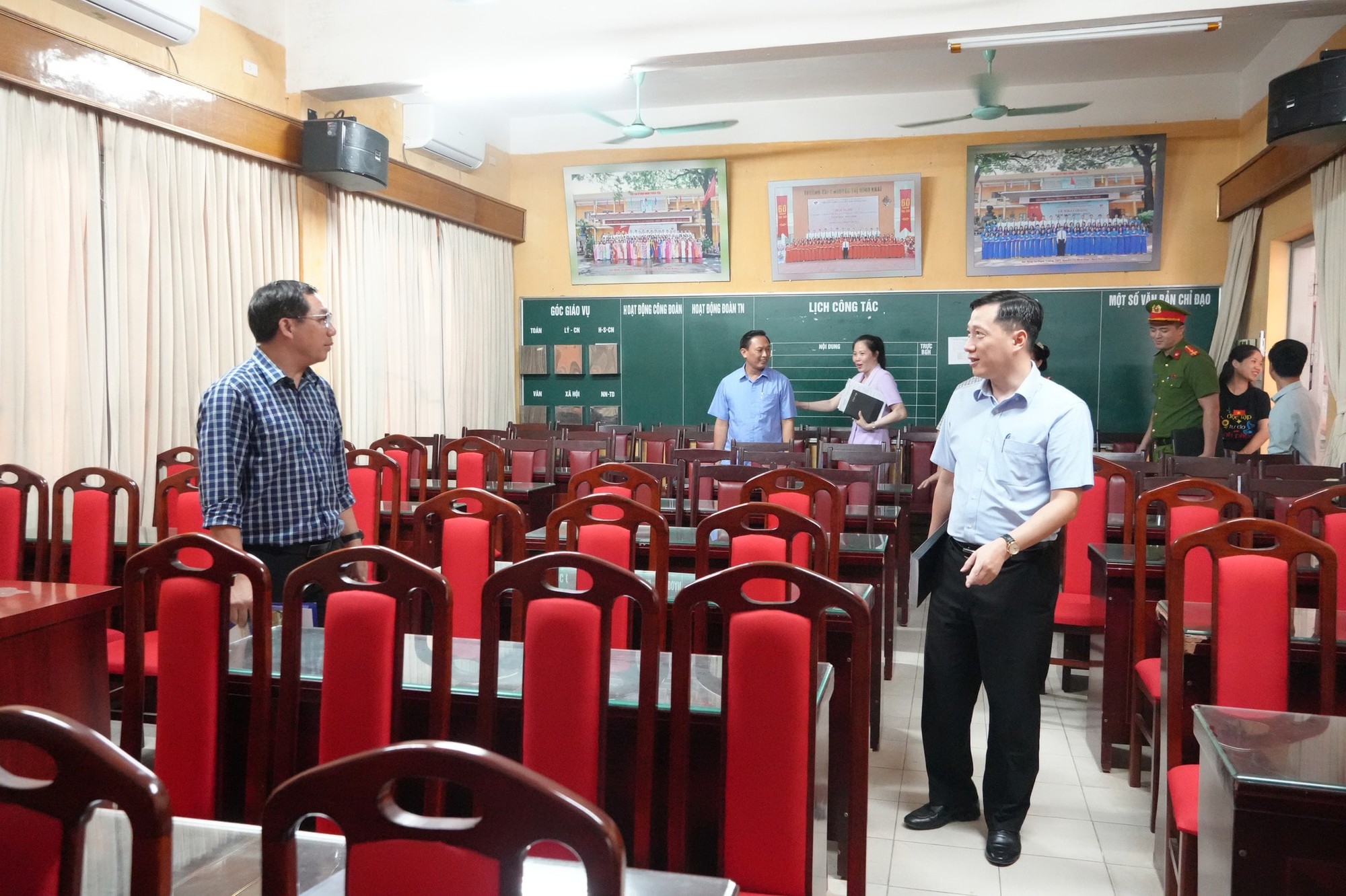 Phường Phú Diễn rà soát điều kiện phục vụ kỳ thi lớp 10- Ảnh 2.