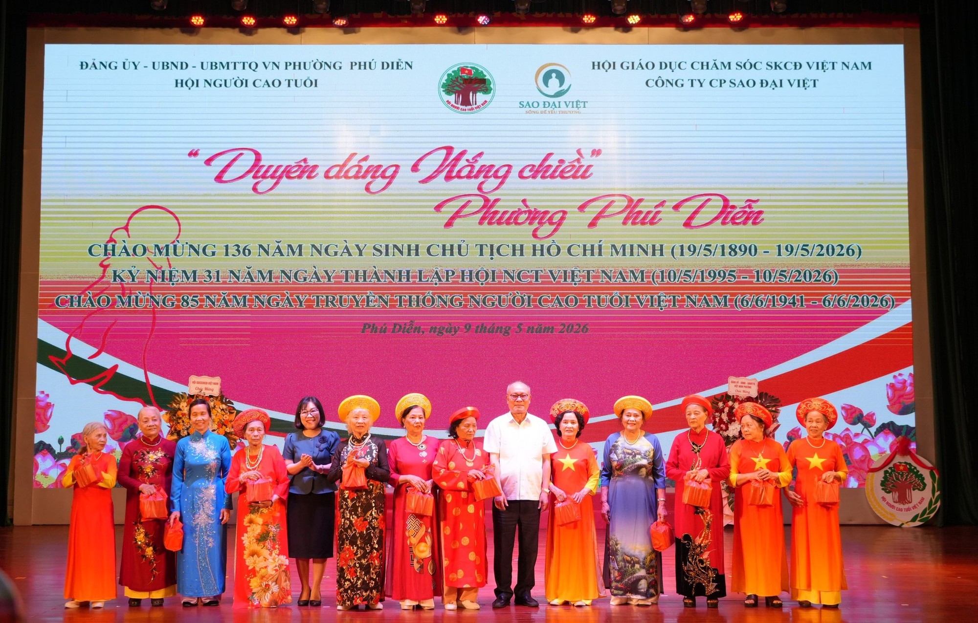 Tinh thần sống vui, sống khỏe của người cao tuổi phường Phú Diễn- Ảnh 2.