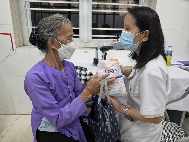 XÃ MÊ LINH TRIỂN KHAI TỔ CHỨC KHÁM SỨC KHỎE MIỄN PHÍ HƯỞNG ỨNG NGÀY SỨC KHỎE TOÀN DÂN 2026- Ảnh 4.