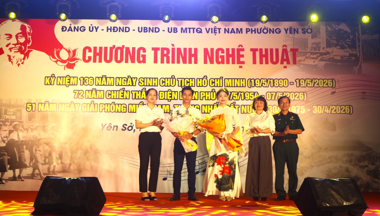 Phường Yên Sở tổ chức chương trình nghệ thuật đặc biệt kỷ niệm 136 năm ngày sinh Chủ tịch Hồ Chí Minh- Ảnh 1.
