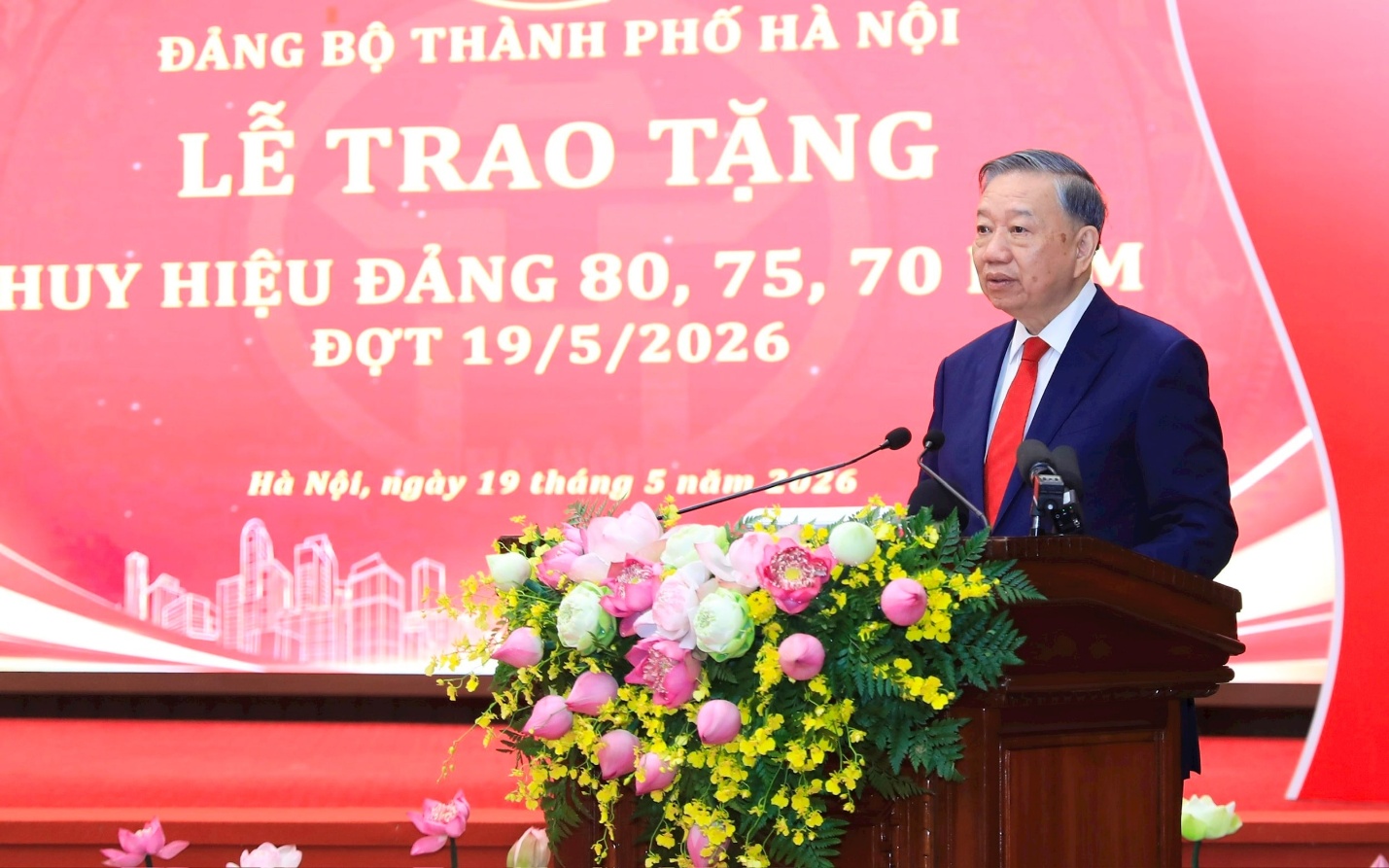Phương Liệt vinh dự có đảng viên nhận Huy hiệu 80 năm tuổi Đảng tại Lễ trao tặng Huy hiệu Đảng của Thành ủy Hà Nội- Ảnh 2.