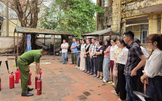 TRẠM Y TẾ XÃ MÊ LINH TỔ CHỨC TẬP HUẤN CÔNG TÁC PHÒNG CHÁY, CHỮA CHÁY VÀ CỨU NẠN, CỨU HỘ (CNCH)