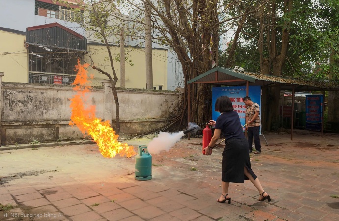 TRẠM Y TẾ XÃ MÊ LINH TỔ CHỨC TẬP HUẤN CÔNG TÁC PHÒNG CHÁY, CHỮA CHÁY VÀ CỨU NẠN, CỨU HỘ (CNCH)- Ảnh 3.