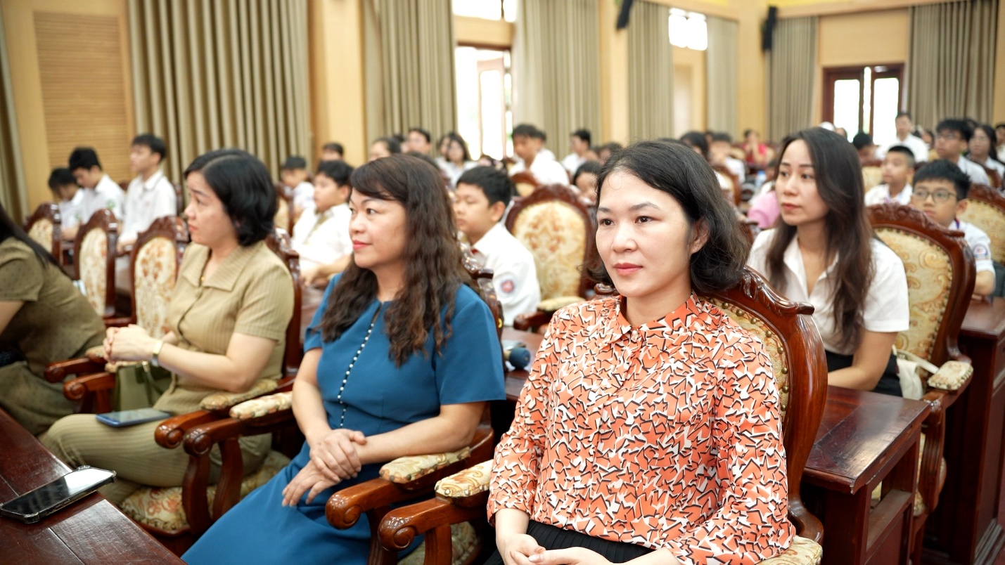 Hoài Đức trang trọng lễ tuyên dương, khen thưởng học sinh tiêu biểu năm học 2025 - 2026- Ảnh 5.