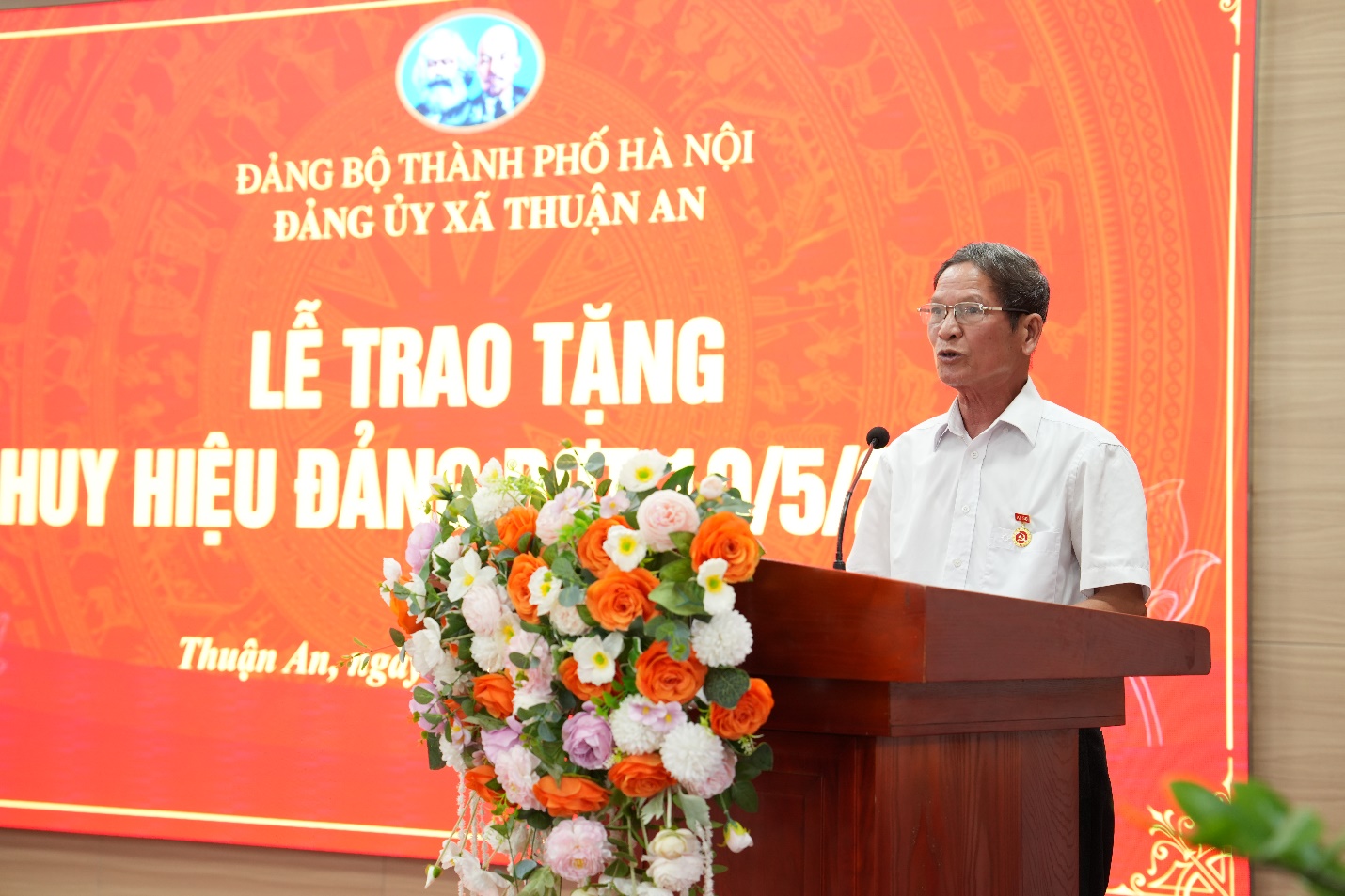 Xã Thuận An trao tặng, truy tặng Huy hiệu Đảng đợt 19-5 cho 54 đảng viên- Ảnh 3.