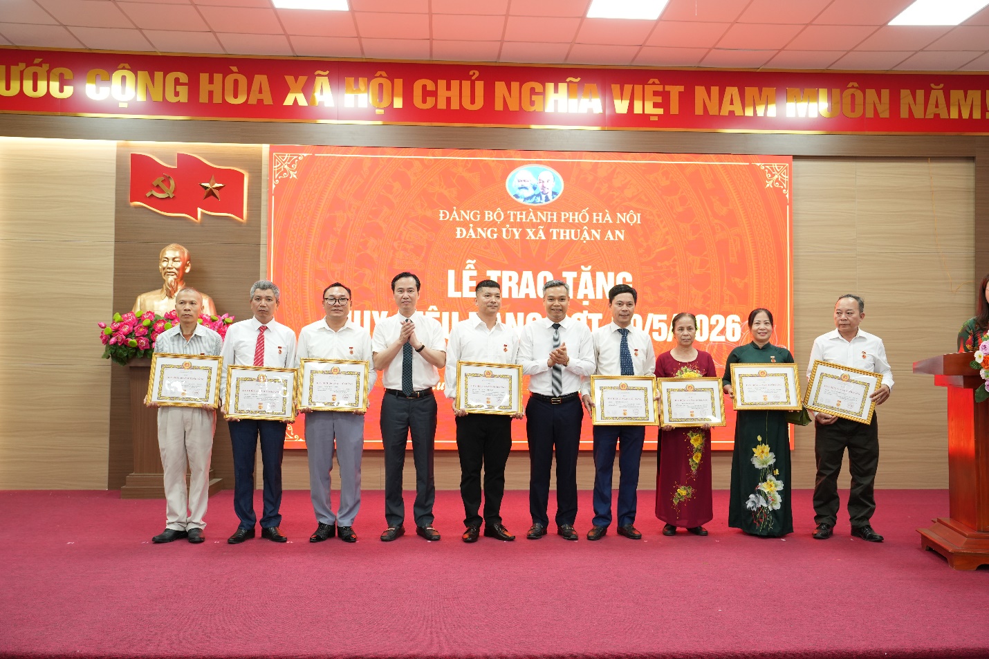 Xã Thuận An trao tặng, truy tặng Huy hiệu Đảng đợt 19-5 cho 54 đảng viên- Ảnh 10.