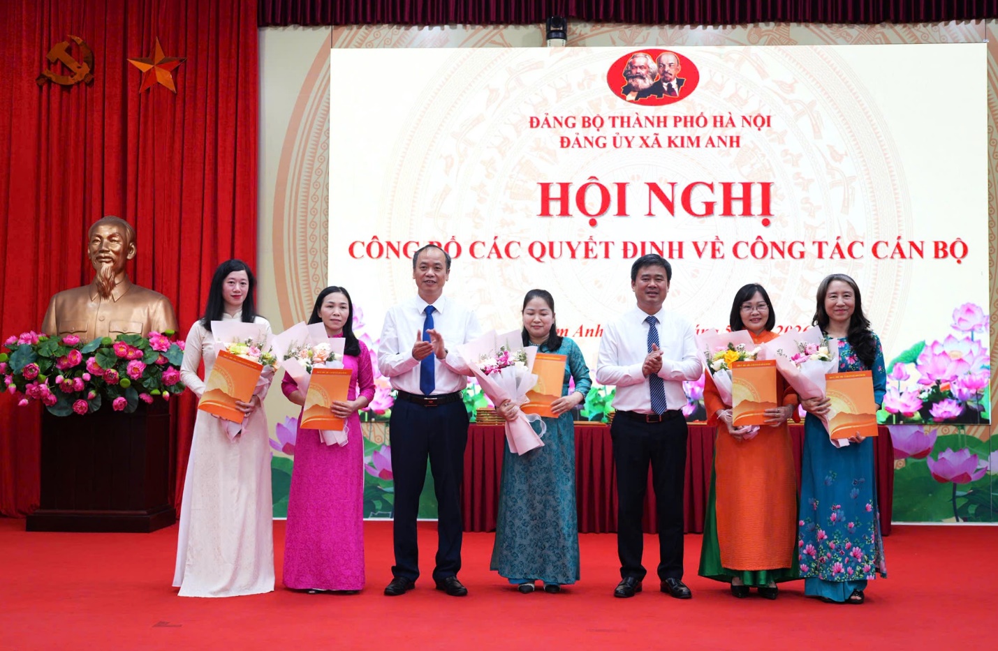 ĐẢNG BỘ XÃ KIM ANH TỔ CHỨC CÔNG BỐ CÁC QUYẾT ĐỊNH VỀ CÔNG TÁC CÁN BỘ- Ảnh 1.