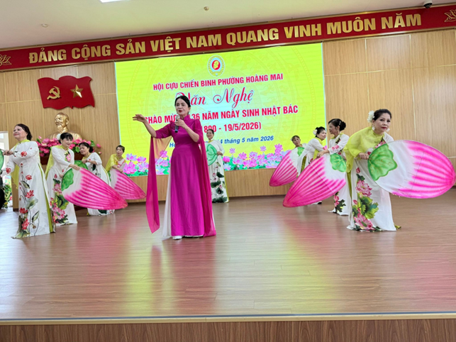 Hội CCB phường Hoàng Mai tổ chức Văn Nghệ chào mừng 136 năm ngày sinh nhật Bác- Ảnh 1.