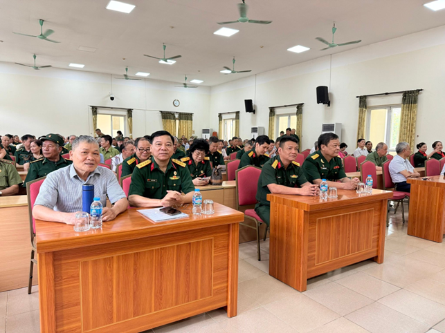 Hội CCB phường Hoàng Mai tổ chức Văn Nghệ chào mừng 136 năm ngày sinh nhật Bác- Ảnh 2.
