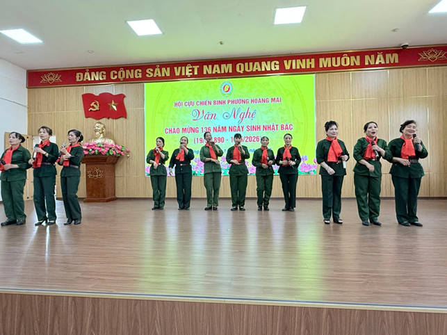 Hội CCB phường Hoàng Mai tổ chức Văn Nghệ chào mừng 136 năm ngày sinh nhật Bác- Ảnh 6.