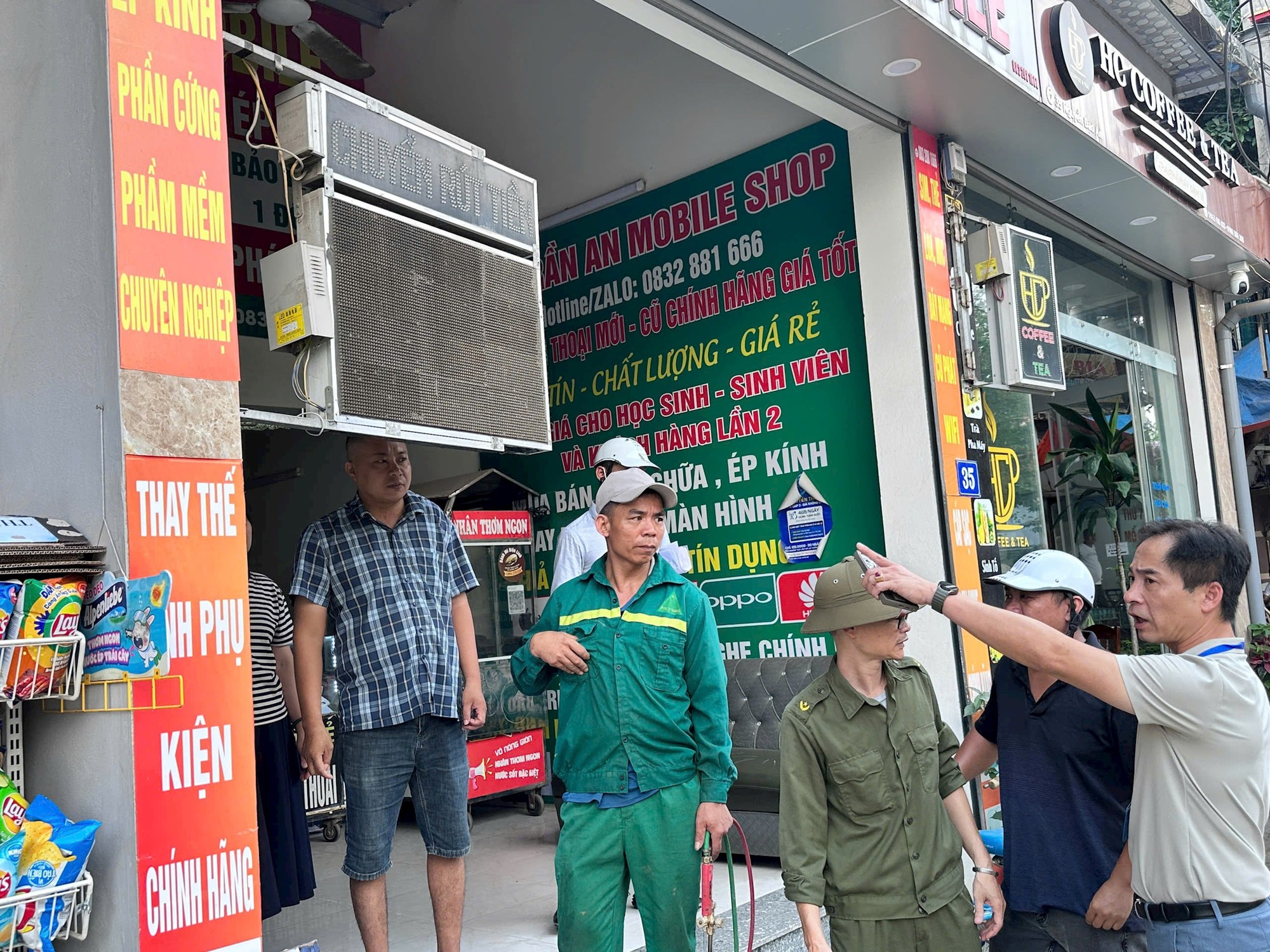 Phường Phú Diễn quyết liệt ra quân lập lại trật tự đô thị- Ảnh 1.