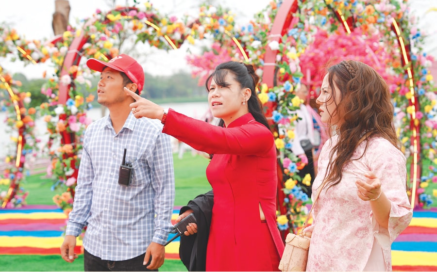 Tổ hợp vui chơi ngoài trời tại Công viên Yên Sở hút khách cuối tuần- Ảnh 3.