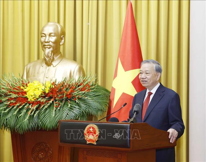Ánh sáng Hồ Chí Minh soi đường cho chúng ta đi- Ảnh 3.
