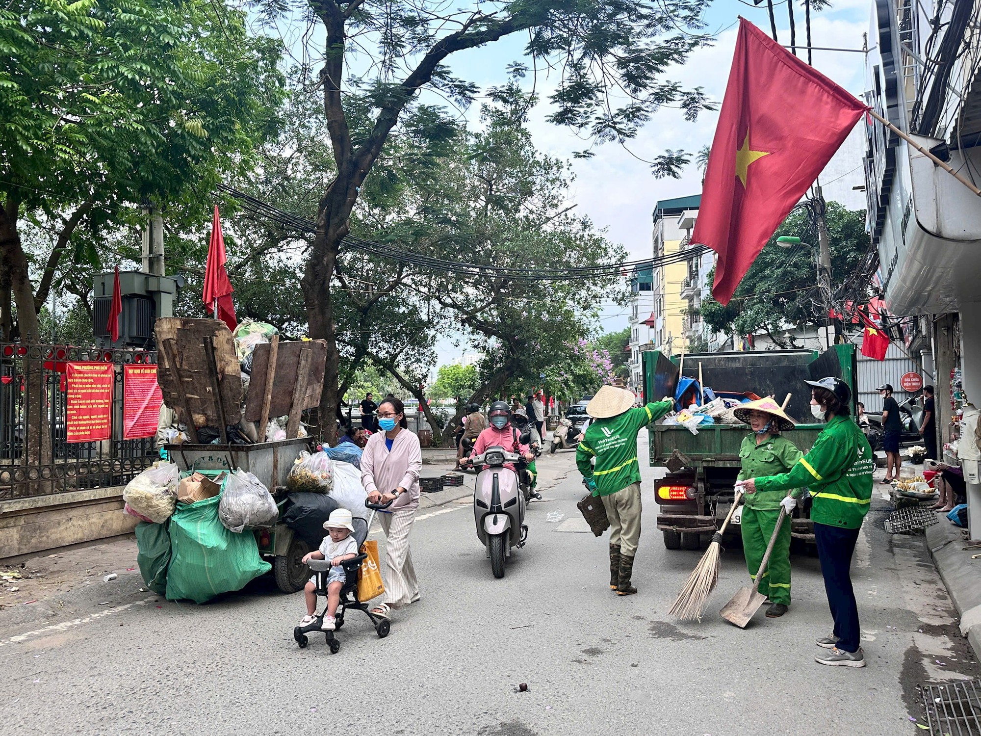 Phường Phú Diễn quyết liệt ra quân lập lại trật tự đô thị- Ảnh 3.